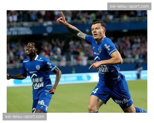 马赛2-0击败特鲁瓦，继续向欧战区施压